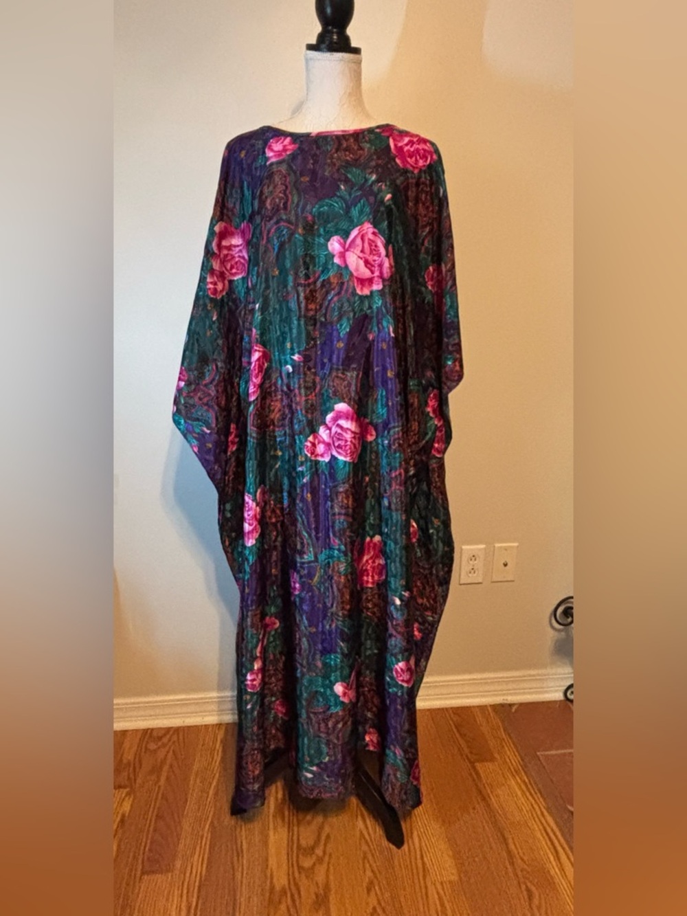 California Dynasty Vibrant Paisley & Rose Print Caftan dress
